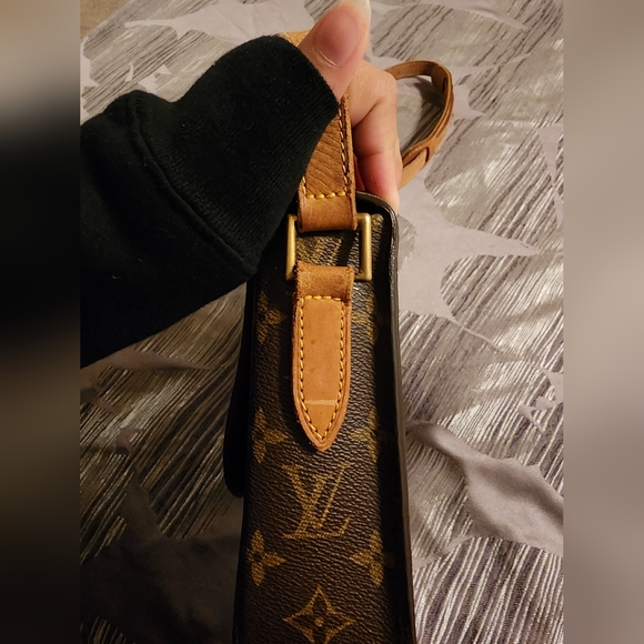 Louis VuittonSaint Cloud GM Cross Body Bag - Picture 3 of 11